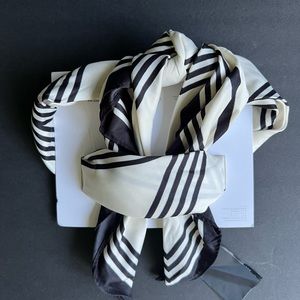H&M Men and Women Scarf NWT Color  white & black.
